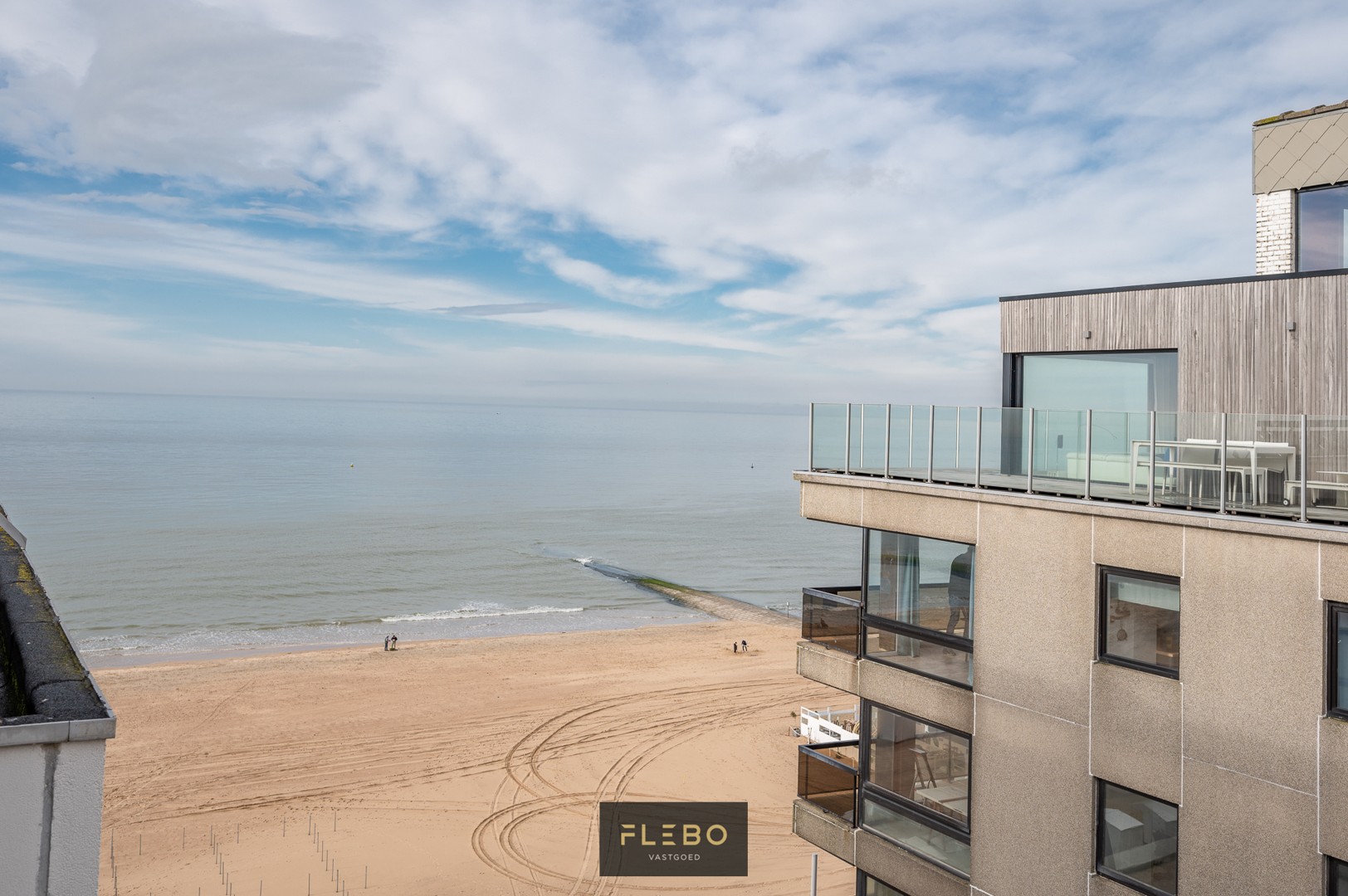 Uniek penthouse met ruime terrassen en vergezichten over zee & hinterland!