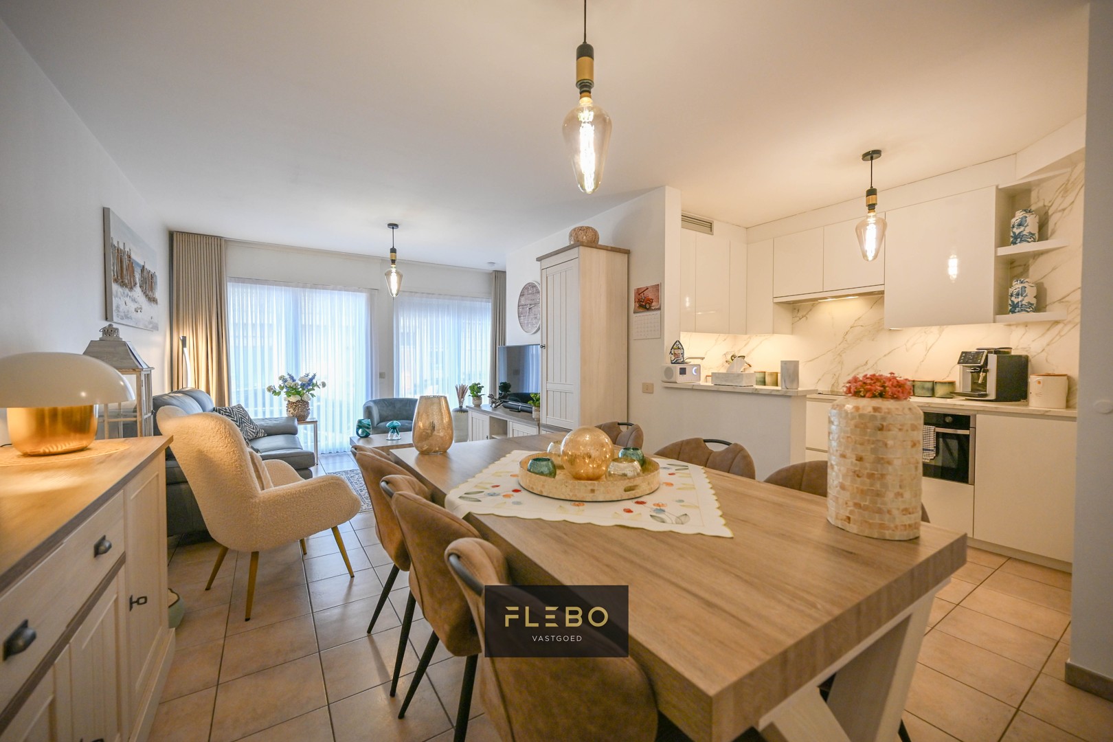Ruim gelijkvloers appartement nabij de Zeedijk!