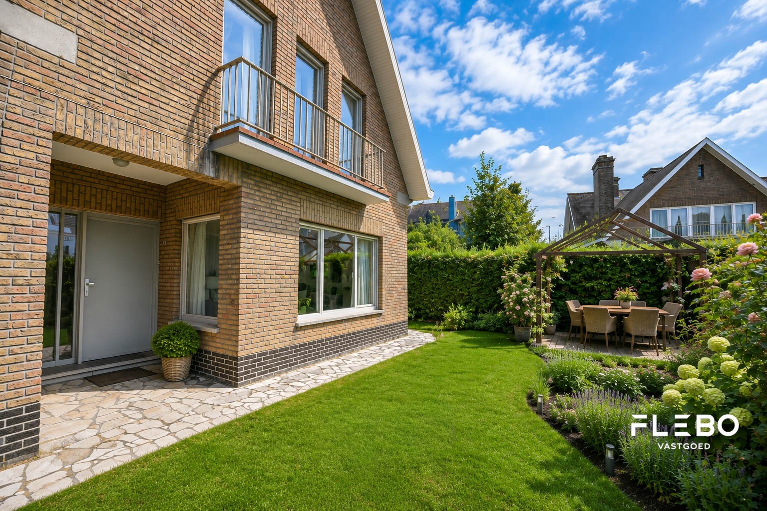 Charmante koppelvilla met zonnige tuin op wandelafstand van de Zeedijk!