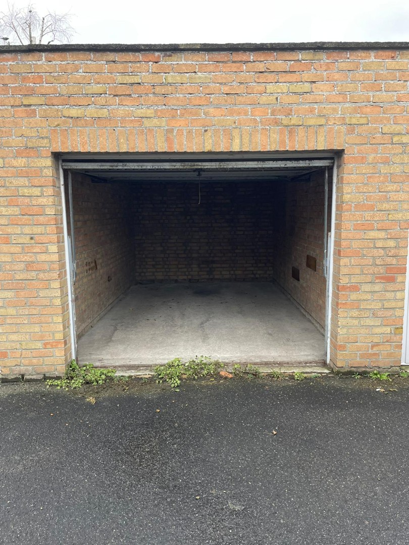 Gesloten garagebox te koop in Bredene