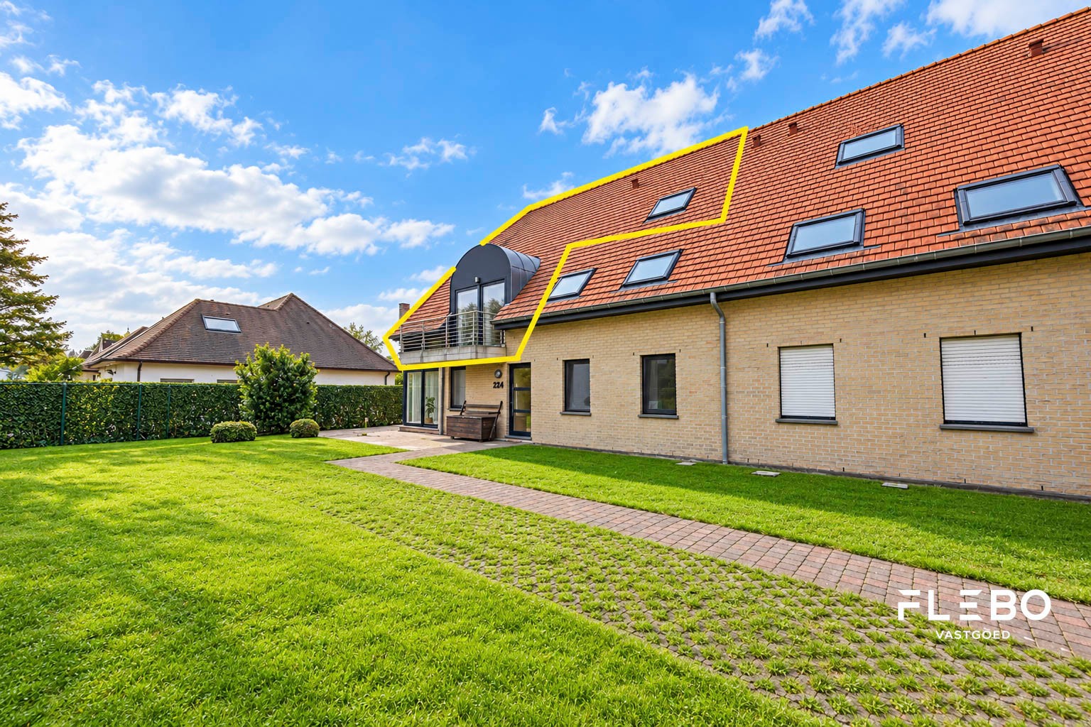 Instapklaar duplexappartement met 2 ruime slaapkamers en aangenaam terras!