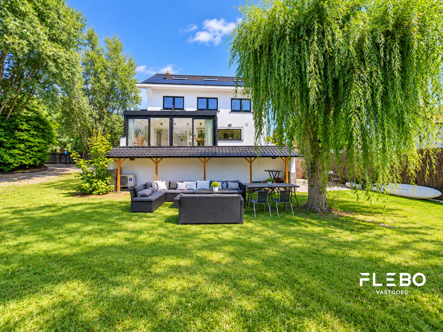Statige en recent gerenoveerde villa met 4 slaapkamers op toplocatie te Wenduine!