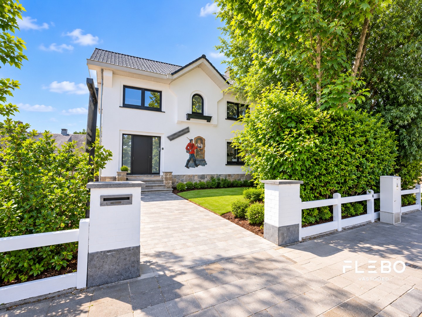 Statige en recent gerenoveerde villa met 4 slaapkamers op toplocatie te Wenduine!